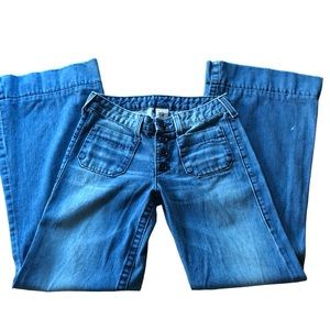 True Religion Mid Rise Blue Jeans, Patch Pockets, Button Front Size 28